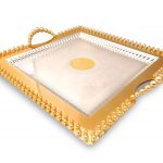 صينية بحواف ذهبية